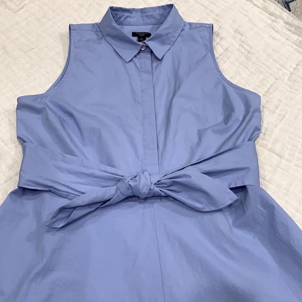 EUC sleeveless fit and flare dress light blue with front tie. Ann Taylor petite.